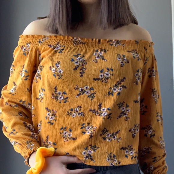 Divided Tops - Floral off the shoulder shirt/blouse